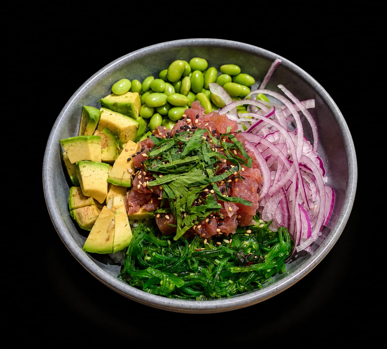 Bol Atuna Matata con atún rojo, aguacate y wakame